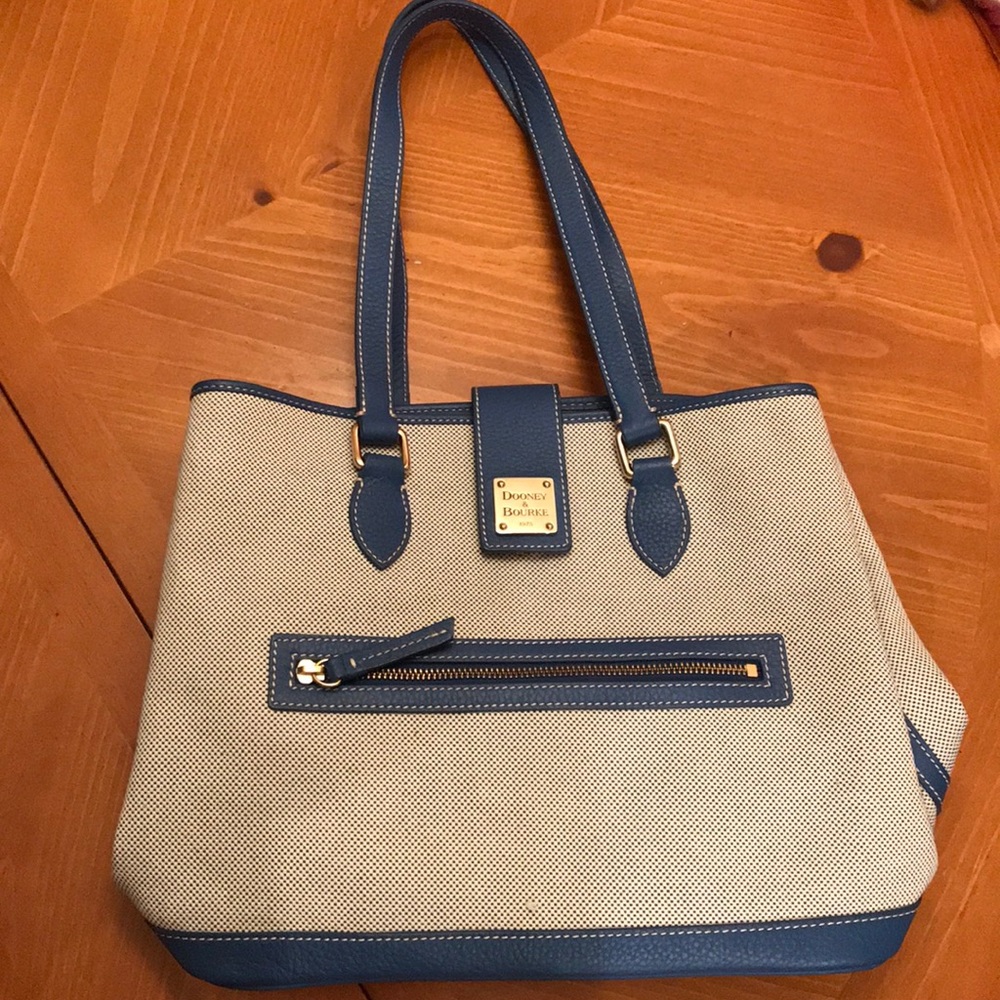 Dooney & Bourke Purse